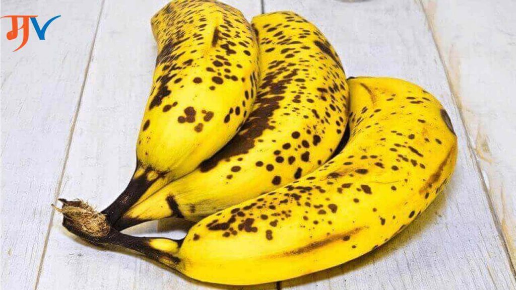 काळे डाग असलेल्या केळ्यांचे महत्व Benefits Of Eating Banana In