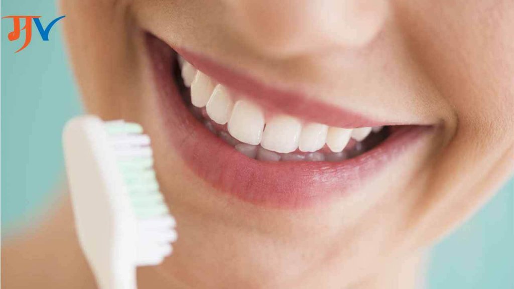 The Right Way To Brush Your Teeth दातांना ब्रश करण्याच्या योग्य